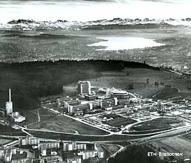 Eingebettet in eine traditionsreiche Landschaftskulisse: Luftaufnahme der ETH Hönggerberg, Anfang der 1970er-Jahre.