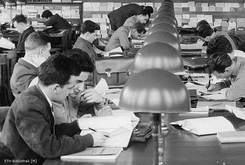 Studenten 1957 im Bibliothekslesesaal