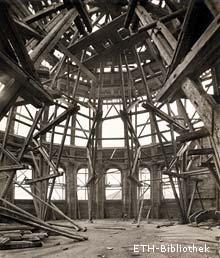 Bau der Kuppel mit vorgefertigten Eisenbeton-Elementen, 1920.