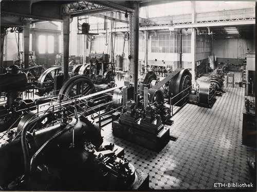 Keine Fabrik, sondern Schulzimmer und
Forschungsstätte: Das Maschinenlaboratorium um 1903.