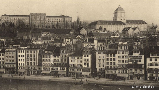 1914 zog die Universität Zürich vom Semper-Bau in das neue Hauptgebäude (rechts). "Die alte und die neue Universität", Postkarte, 1914.