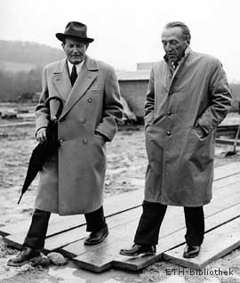 Walter Boveri (BBC) und Paul Scherrer 1956 bei der Grundsteinlegung zur Reaktor AG, einer firmenübergreifenden Kooperation im Bereich Nukleartechnik