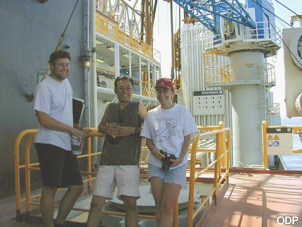 Michi Strasser (links), Doktorand am geologischen Institut, auf der “JOIDES Resolution“ 2002.