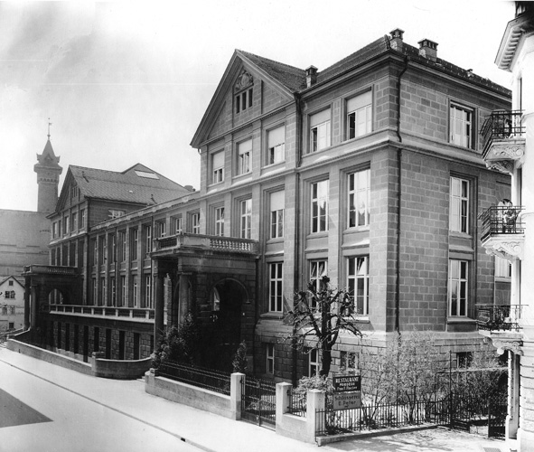 Aussenansicht des Institutgebäudes an der Sonneggstrasse 5 um 1925.